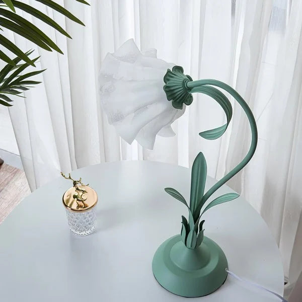 Bordslampa med vintage blomsterdesign bas