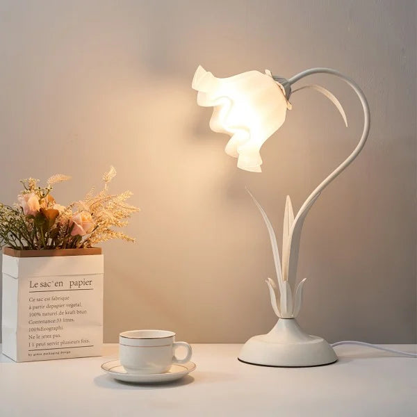 Bordslampa med vintage blomsterdesign bas