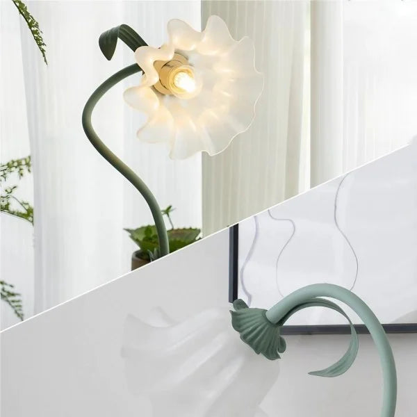 Bordslampa med vintage blomsterdesign bas