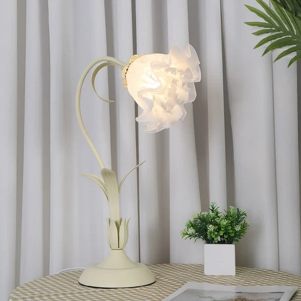 Bordslampa med vintage blomsterdesign bas