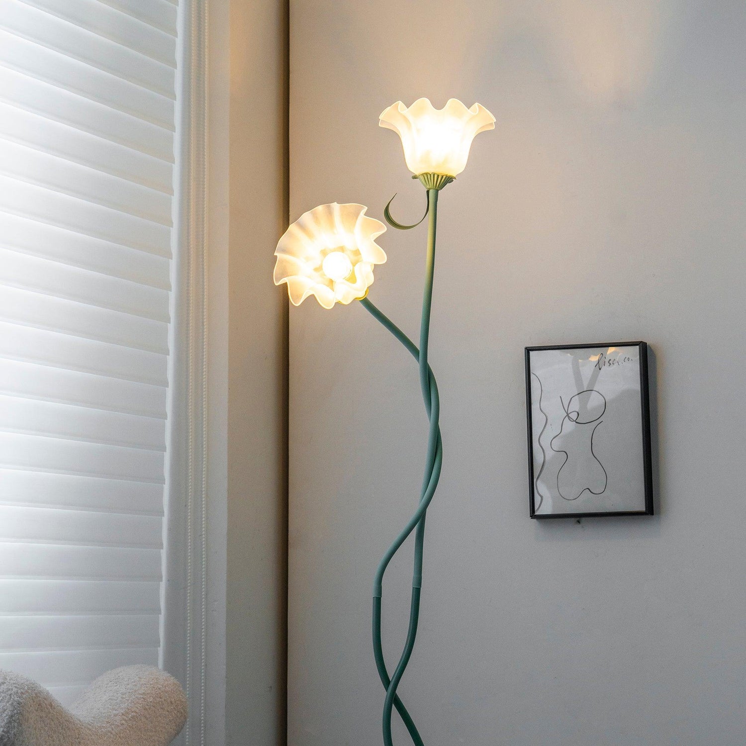 Golvlampa med blommig glaslampa design