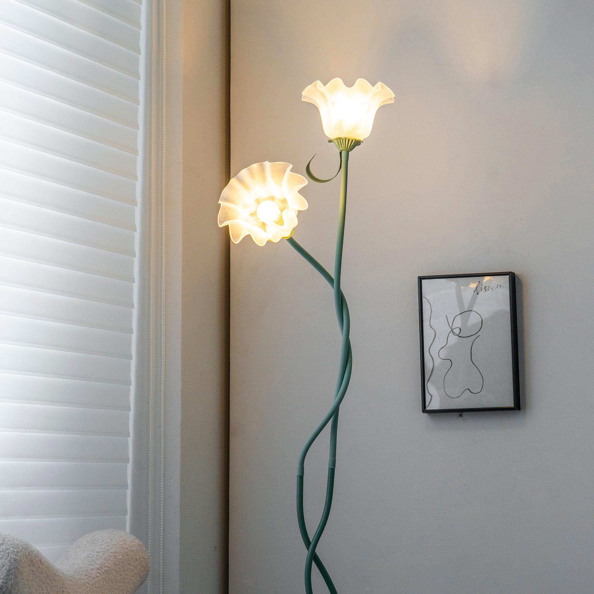 Golvlampa med blommig glaslampa design