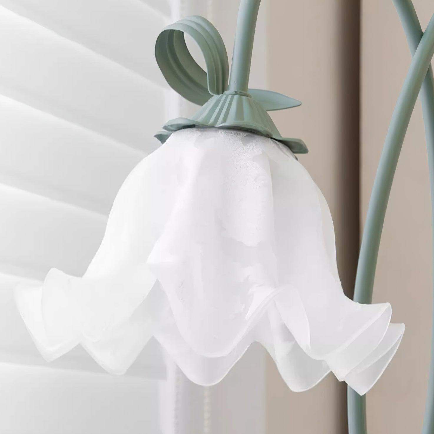 Golvlampa med blommig glaslampa design