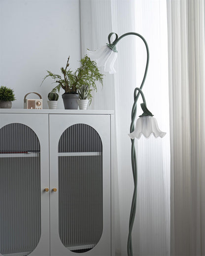 Golvlampa med blommig glaslampa design