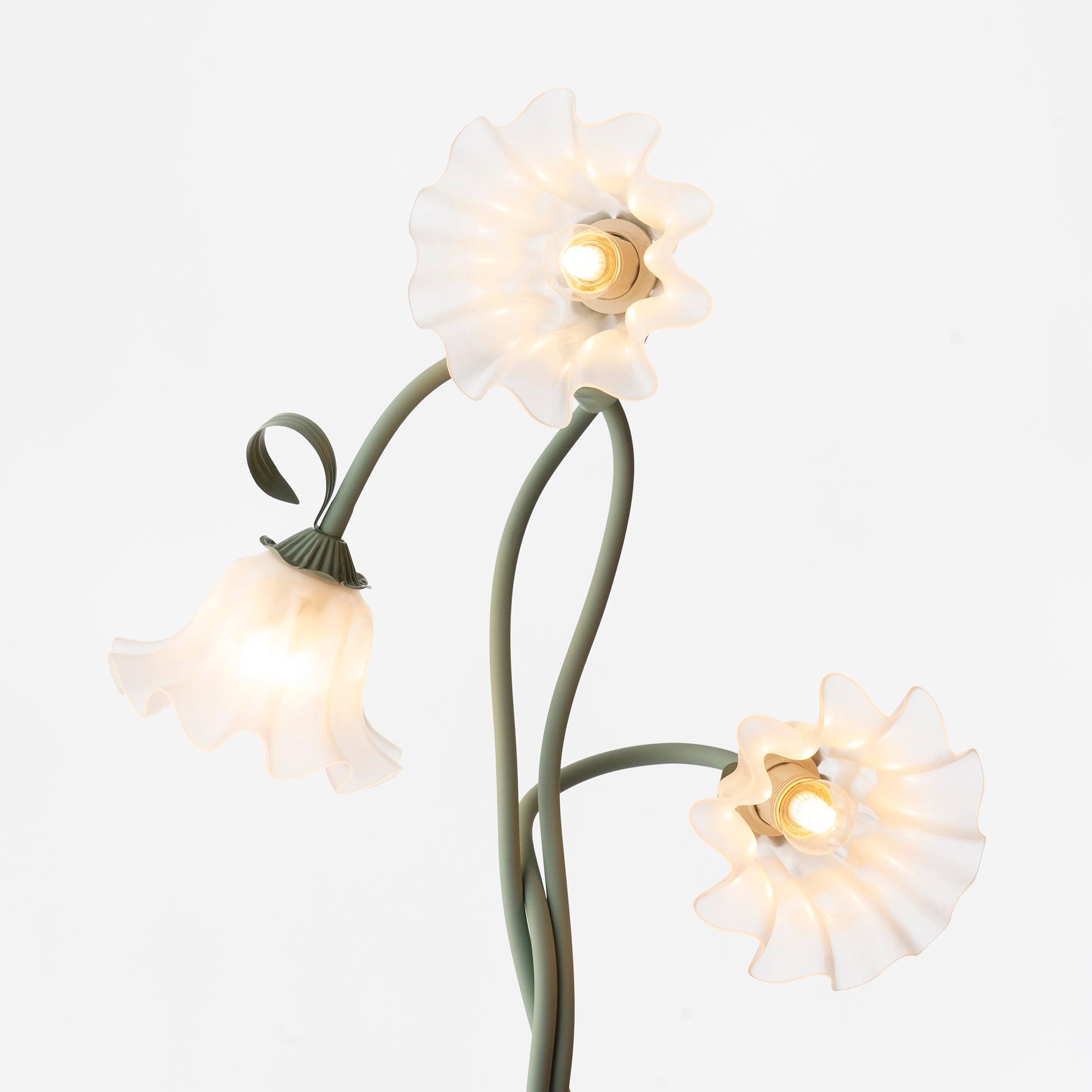 Golvlampa med blommig glaslampa design
