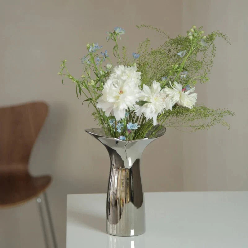 Elegant &amp; Sleek Silver Ceramic Flower Vase for Modern Decor