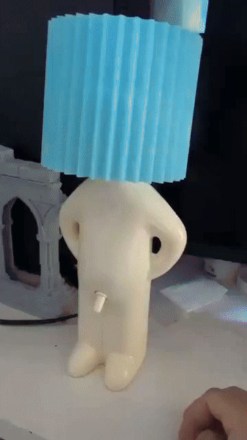 RebelGlow – Nattlampa med kaxig personlighet