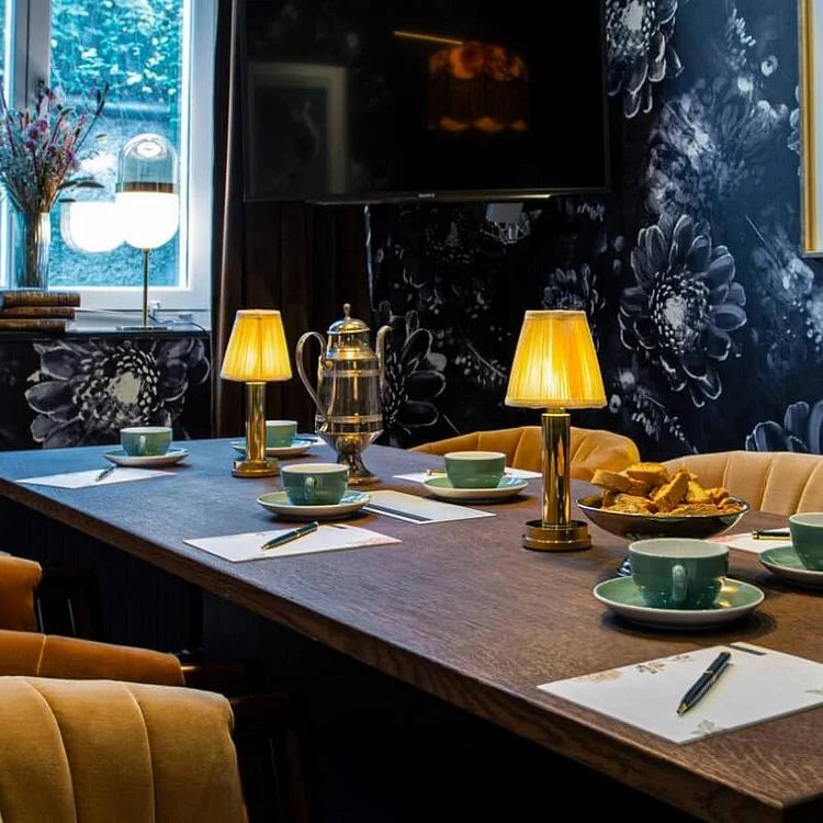 Carvallo – Sladdlös Bordslampa med Fin Tygskärm och LED-belysning