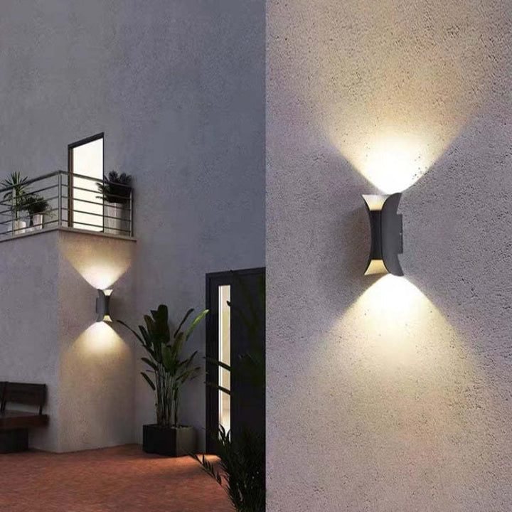 Vattentät LED Vägglampa | 7.9–11.8 x 3.9–4.7 tum | Aluminium &amp; Glas | IP65 Klassad Modern Utomhusbelysning | Brick by Brick