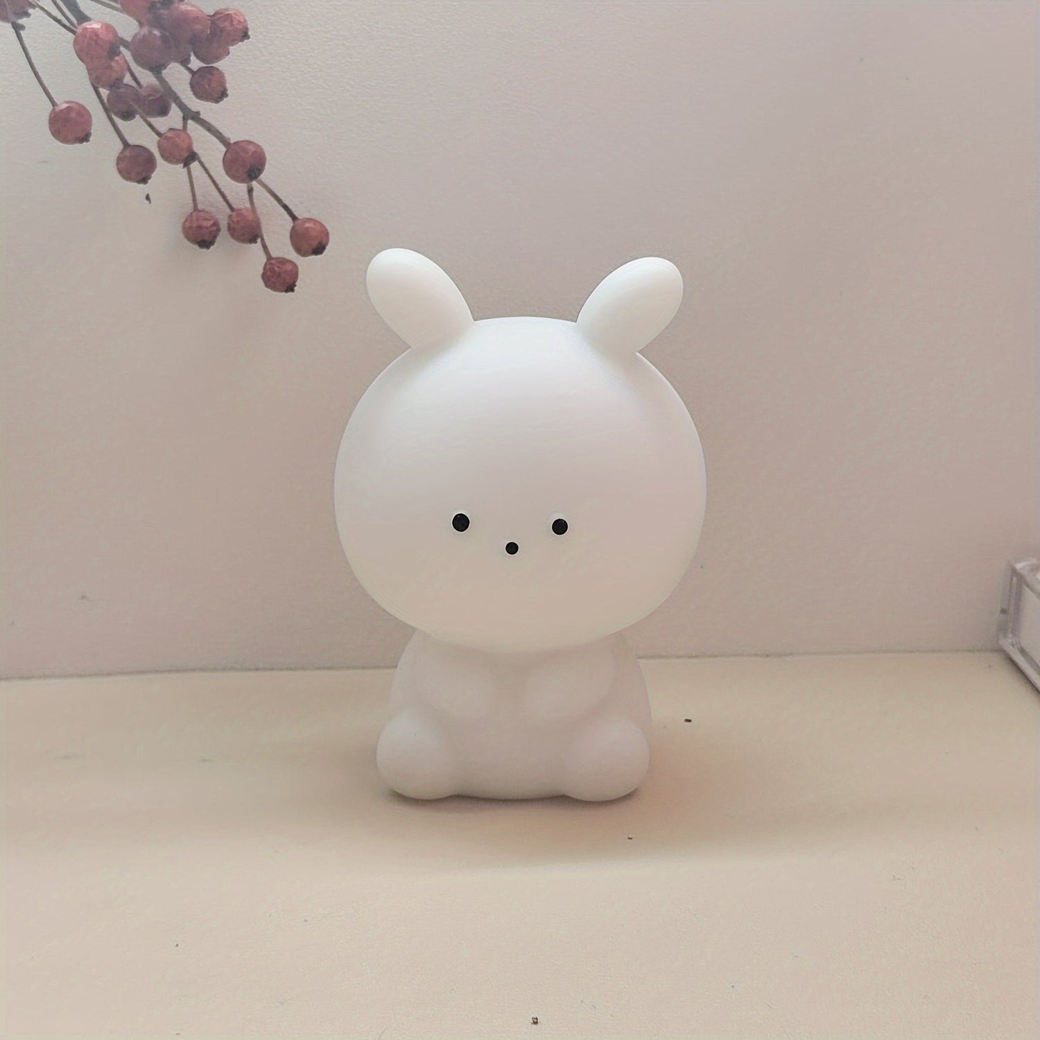 BunnyBright - Grotekop Kanin LED Bordslampa med Batteridrivning och Anime Design