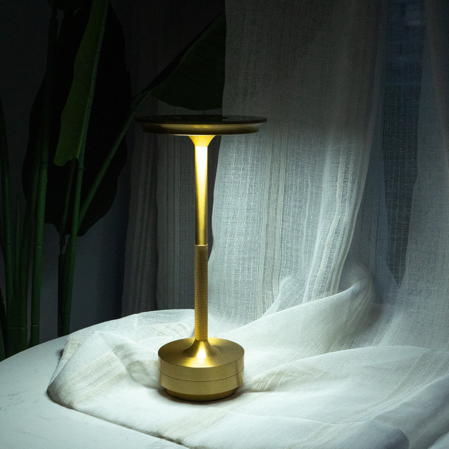 Ambient Metallic Trådlös Bordslampa