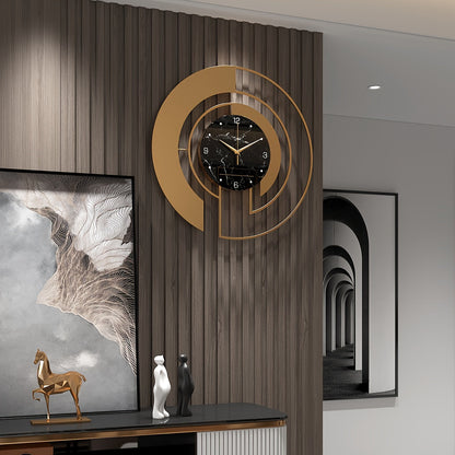 GeoGold - Modern Guld Väggklocka med Stilren Geometrisk Design