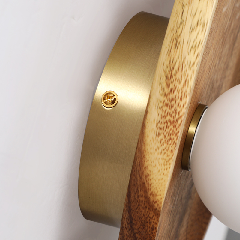 WoodGlo – Minimalistisk V�gglampa i Massivt Trä med LED-belysning