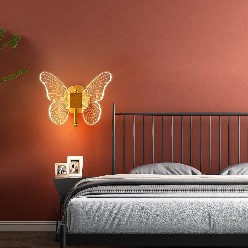 Butterfly Inspired LED Vägglampa – Farfalla Stil i Akryl och Metall