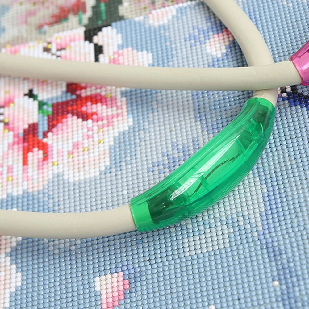 FlexiGlow – Flexibel LED-Nacklampa för stickning, hantverk och läsning