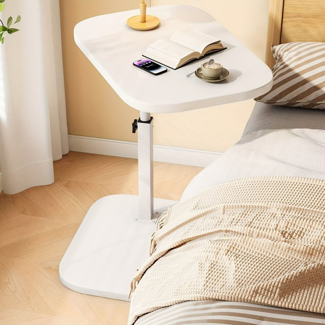 LIVELIFT – Justerbart sidobord för soffa och säng med träskiva