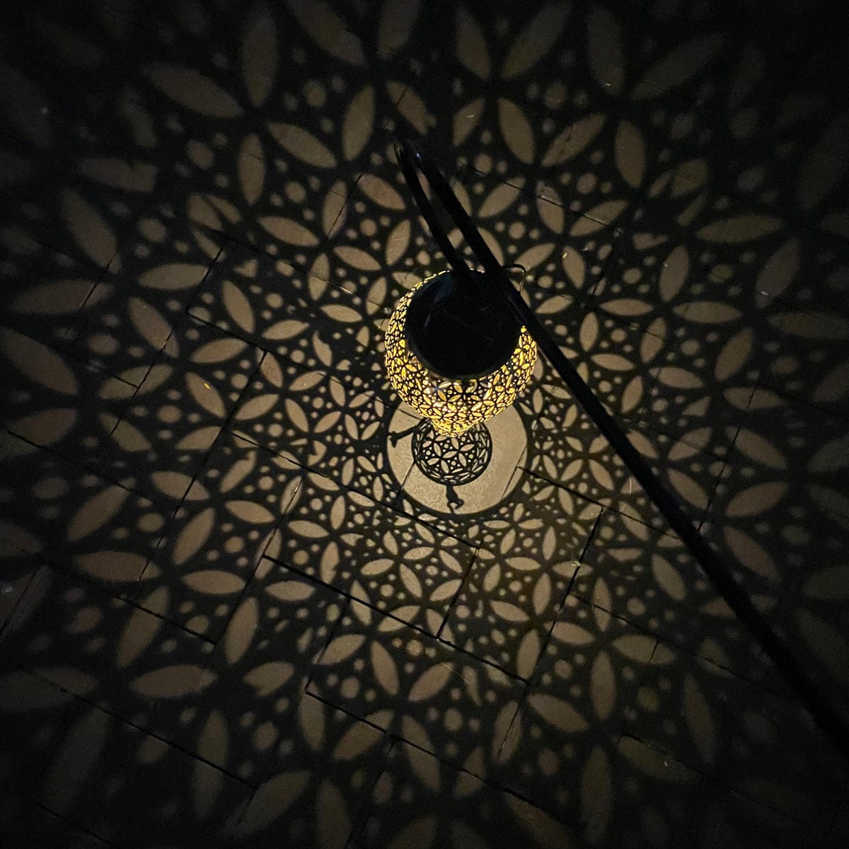 Carvallo - Solcelldriven trädgårdslampa för finnig belysning