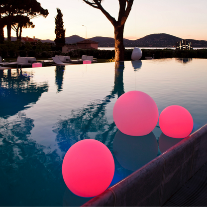LightPebble – Stilren trädgårdsklotlampa