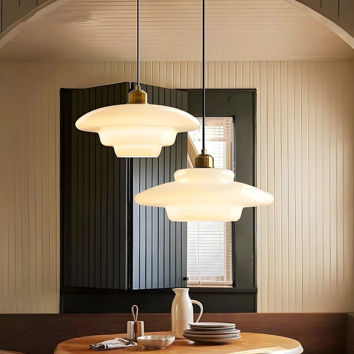 AuraBeam Light – Minimalistisk elfenbensfärgad LED-hänglampa i glas