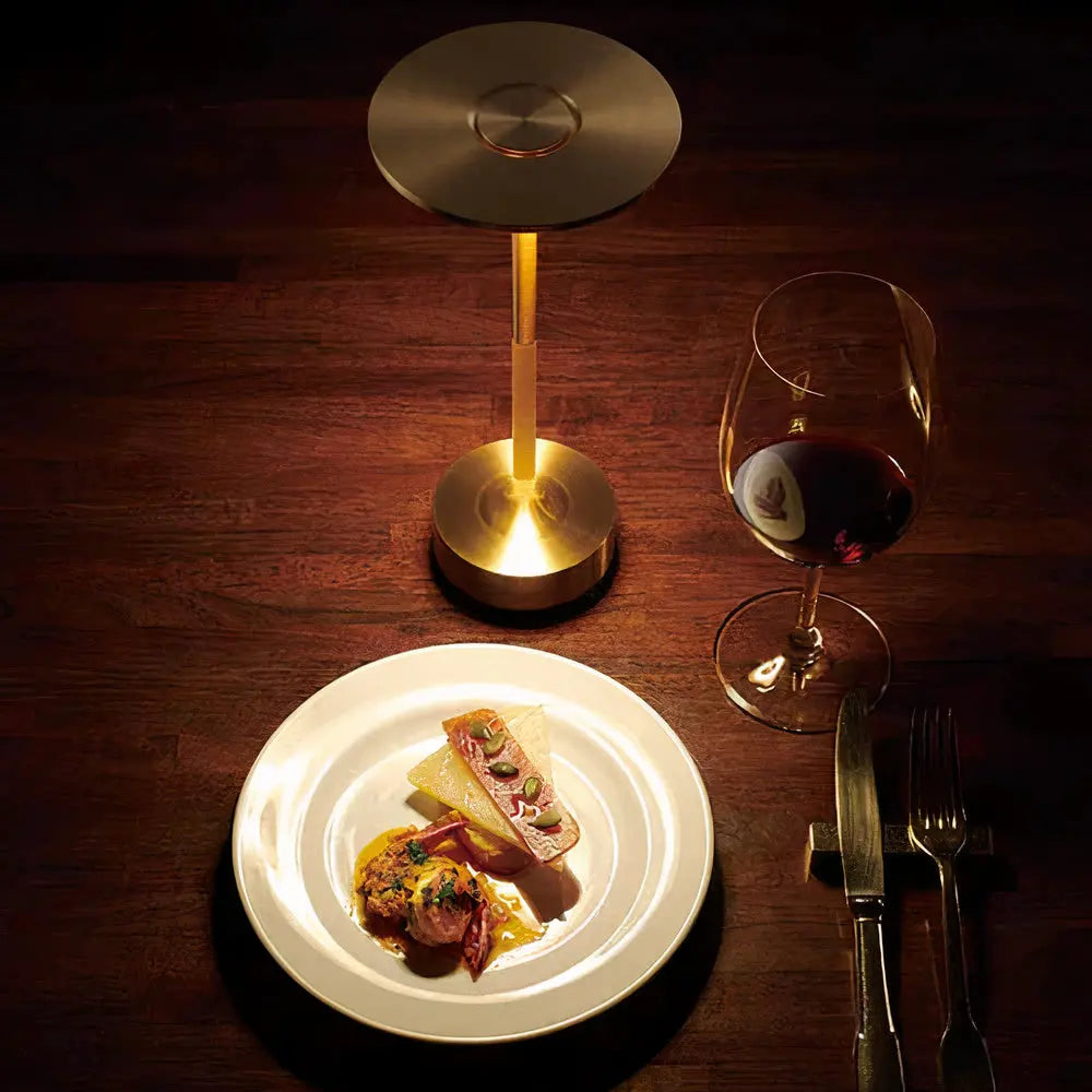 Carvallo - Elegant Bordslampa av Thomas