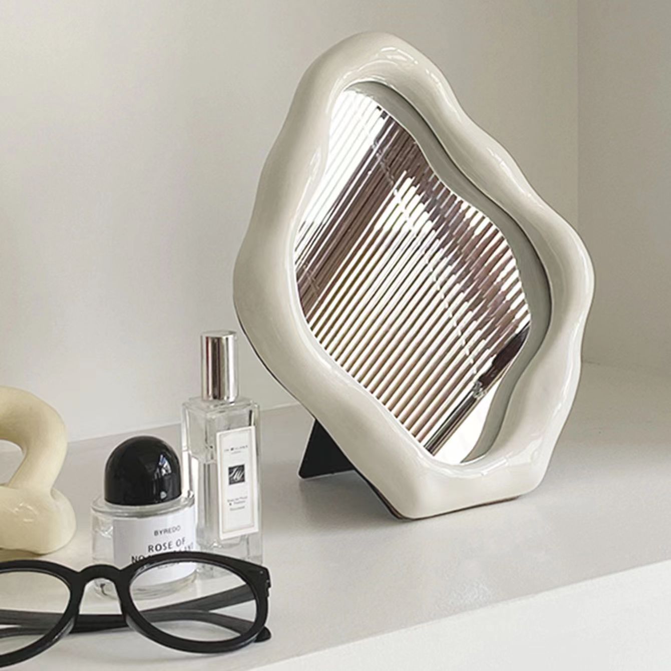 Squiggly Mirror - Nordisk elektropläterad silverdesign