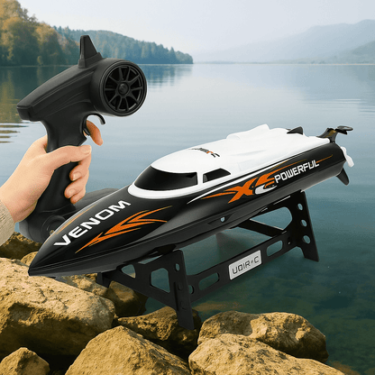 Fjärrkontrollsbåt för snabb dammkapplöpning