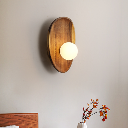 WoodGlo – Minimalistisk V�gglampa i Massivt Trä med LED-belysning