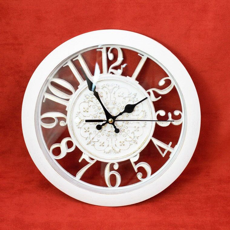 PureSync – klassisk batteridriven väggklocka med ljudlös verk