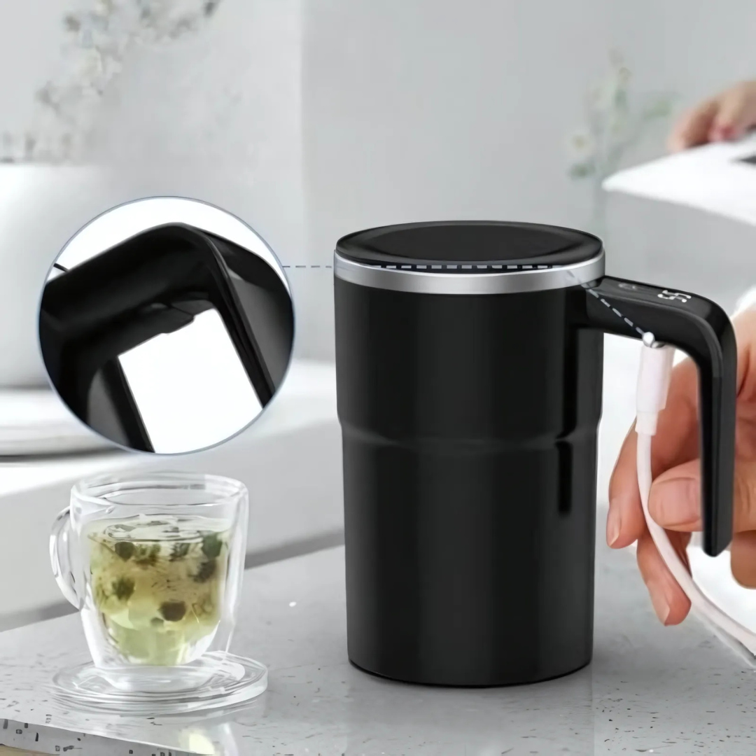 Kaffemugg med omrörare och temperaturdisplay