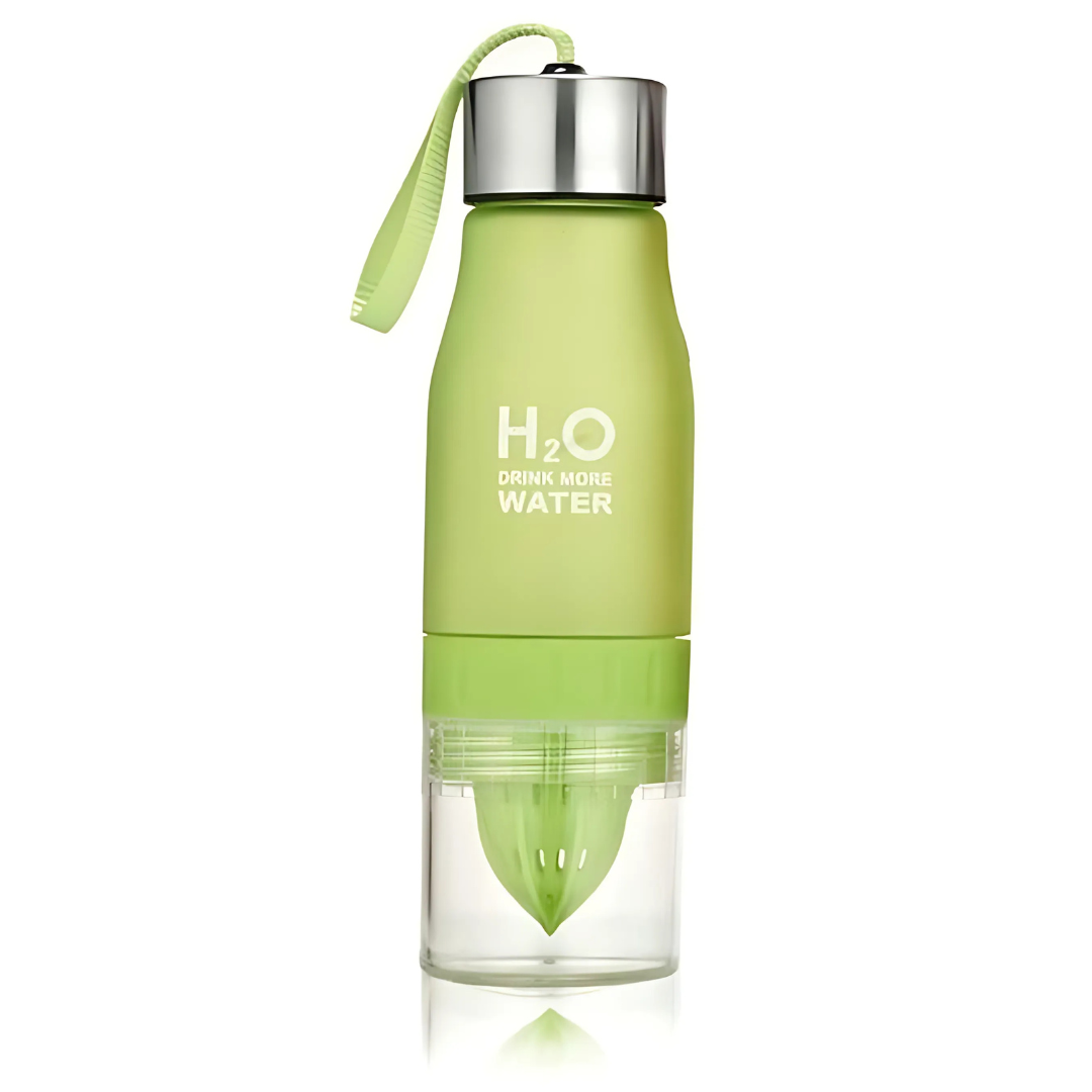 Vattenflaska med fruktsinfuser och juicepress