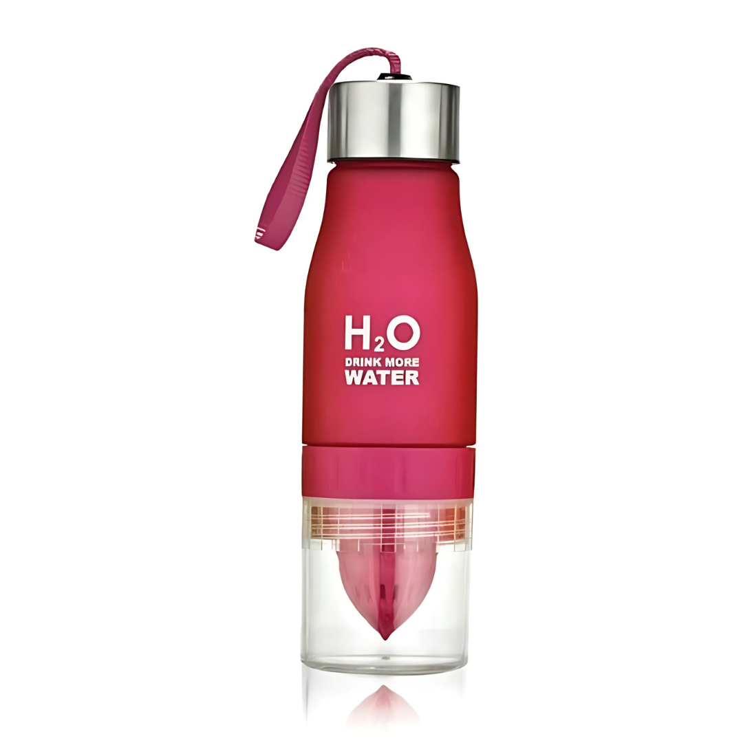 Vattenflaska med fruktsinfuser och juicepress