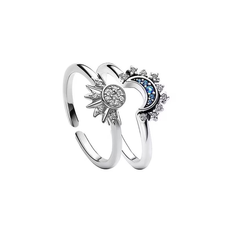Kristalluttalande ring med sol- och måndesign