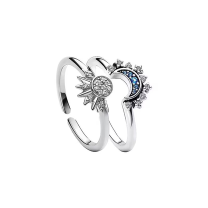 Kristalluttalande ring med sol- och måndesign