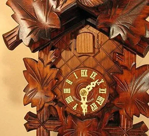 LuxRoyale Retro Kuckucksväggur med Pendeldesign