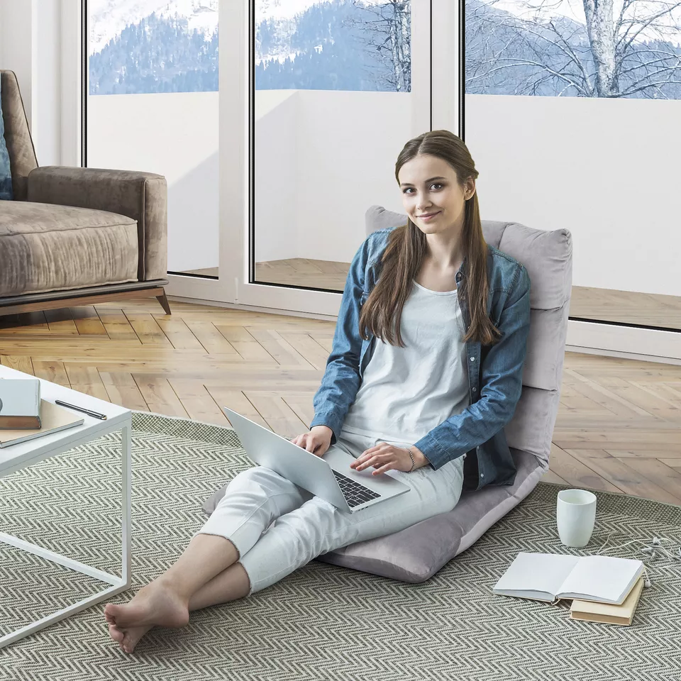 Golvstol med justerbart ryggstöd