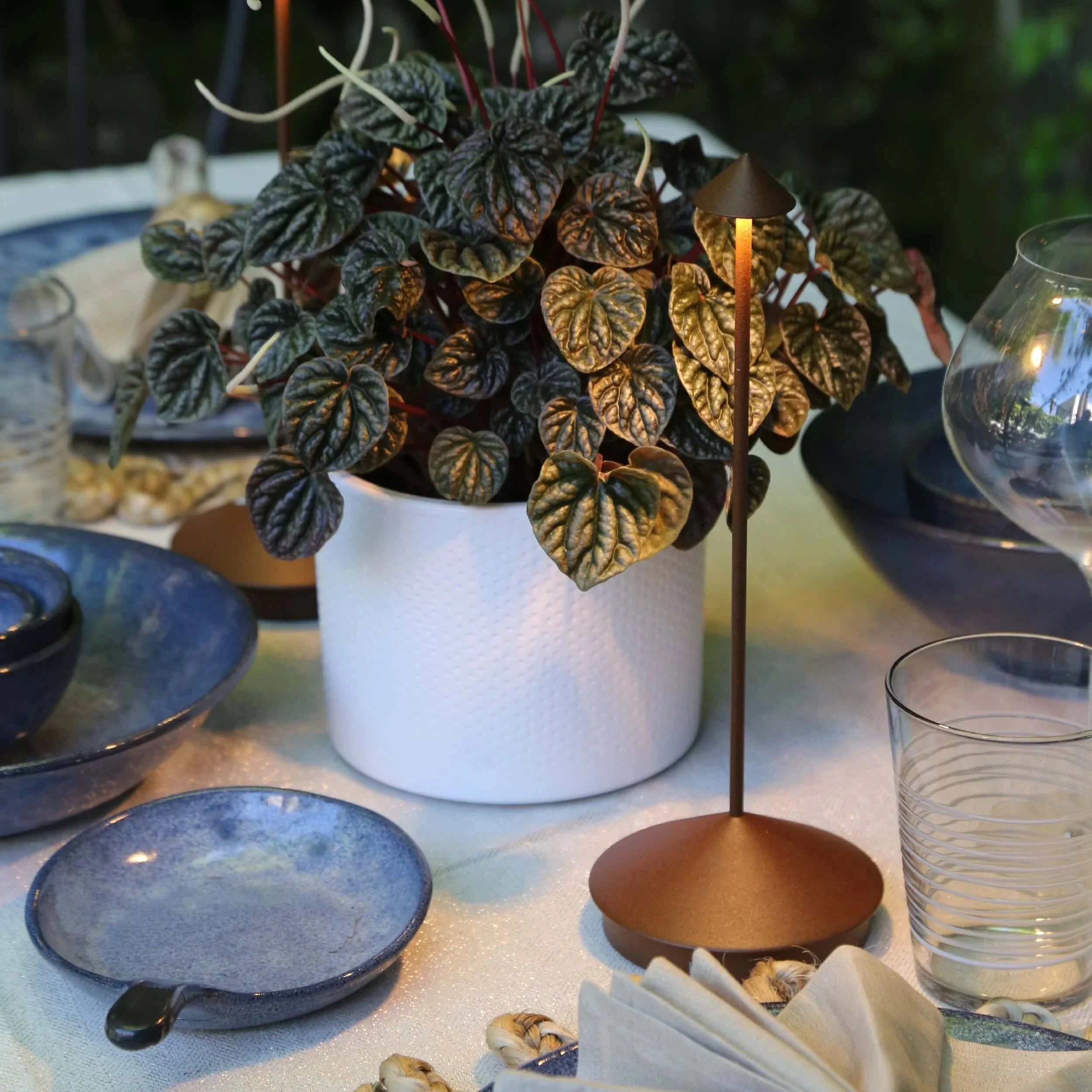 LuxeGlow Snörlös Elegans Lampa
