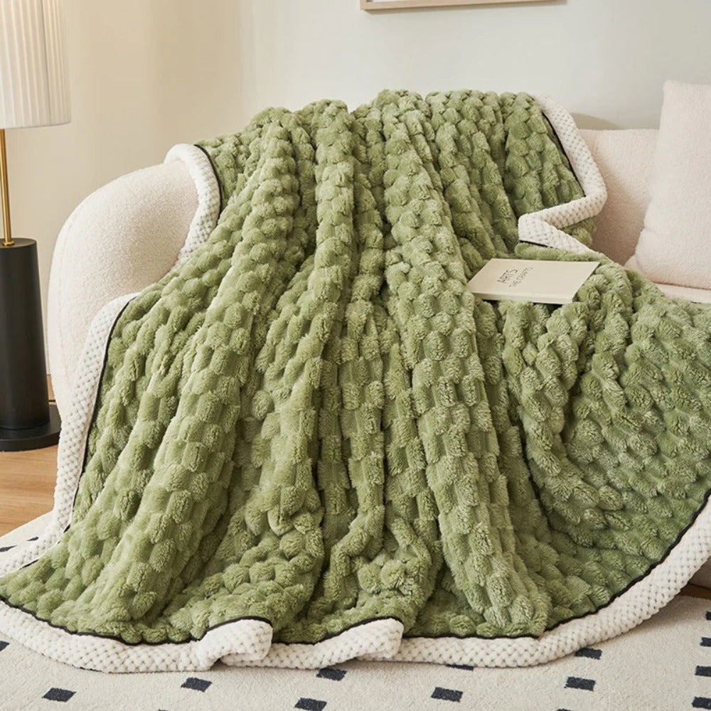 Cloud Cuddle Blanket – Gentle Touch for Elegant Interiors