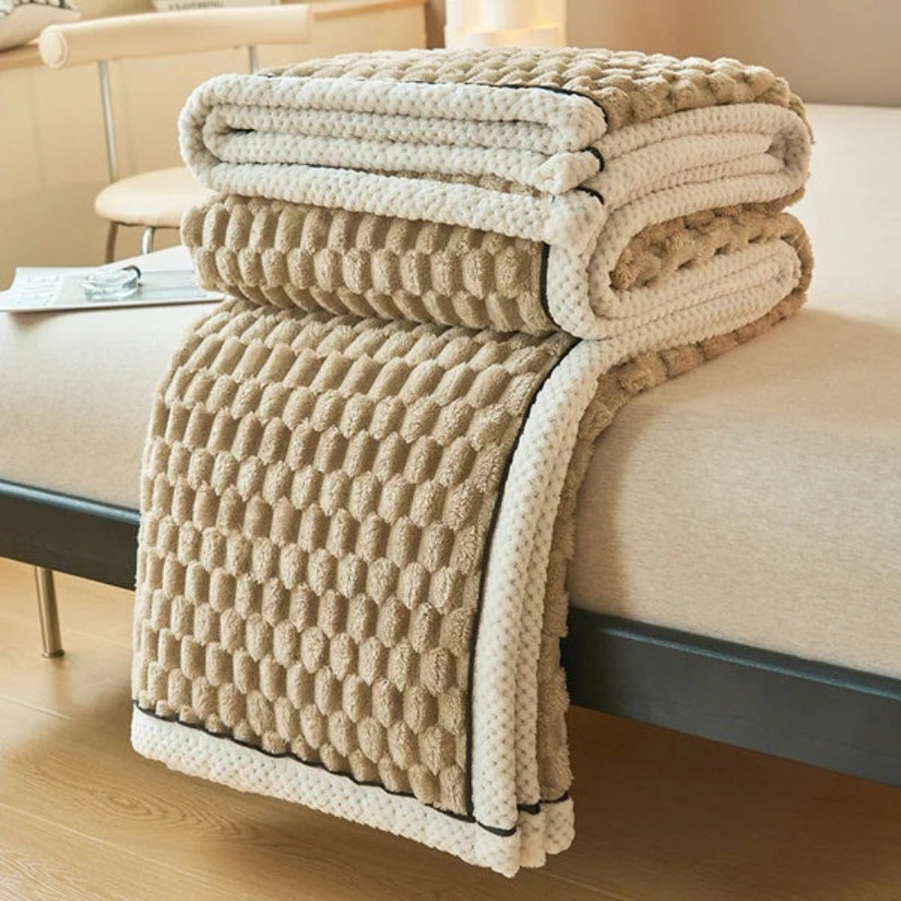 Cloud Cuddle Blanket – Gentle Touch for Elegant Interiors