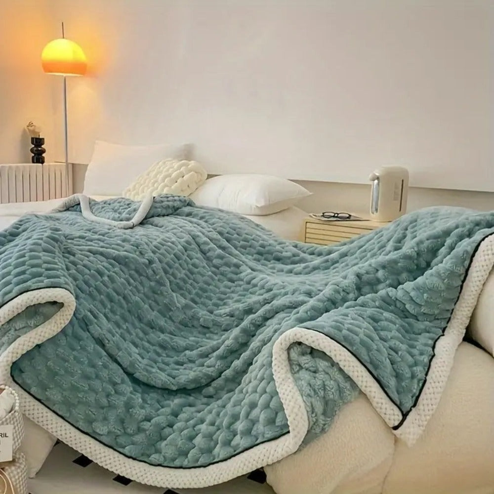 Cloud Cuddle Blanket – Gentle Touch for Elegant Interiors