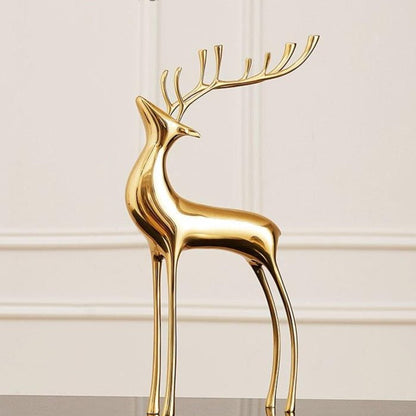 Dekorativa gyllene renfigurer för julhemdekoration