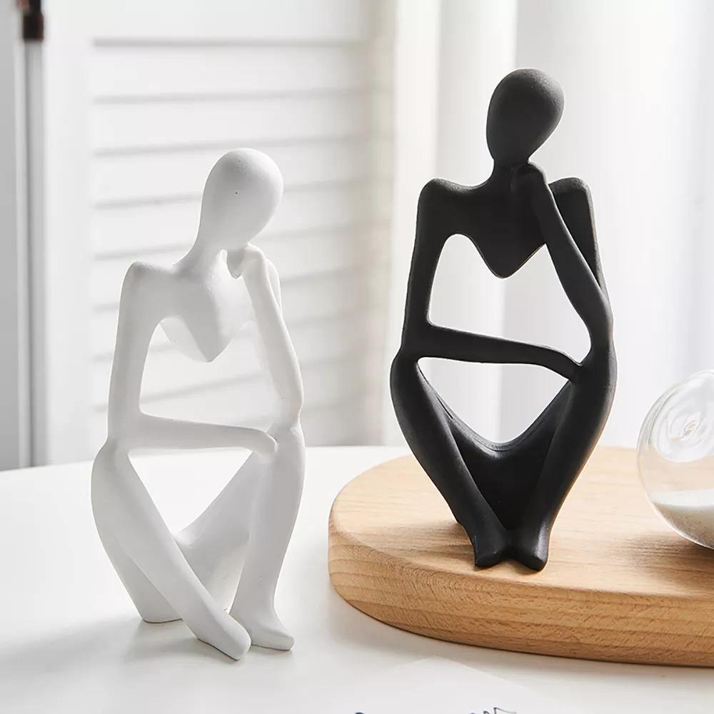 Carvallo – Minimalist Tänker Skulptur med Modern Elegans