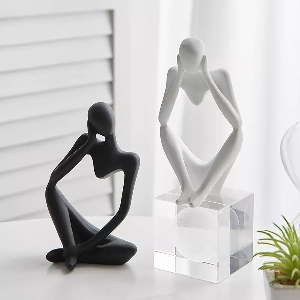 Carvallo – Minimalist Tänker Skulptur med Modern Elegans