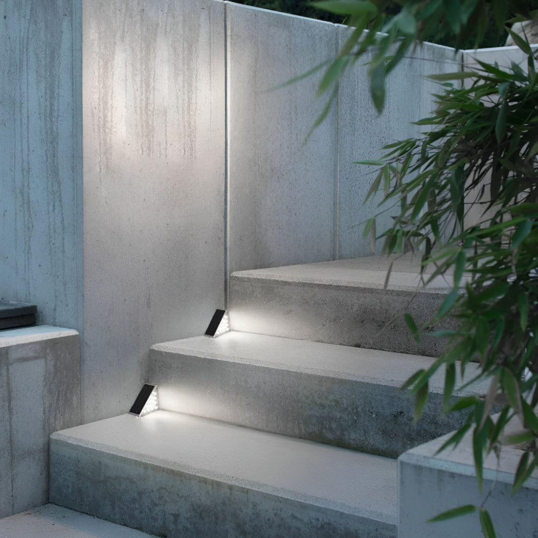 TriGlow Light - Triangulär Solenergi LED Stegbelysning för Utomhusbruk