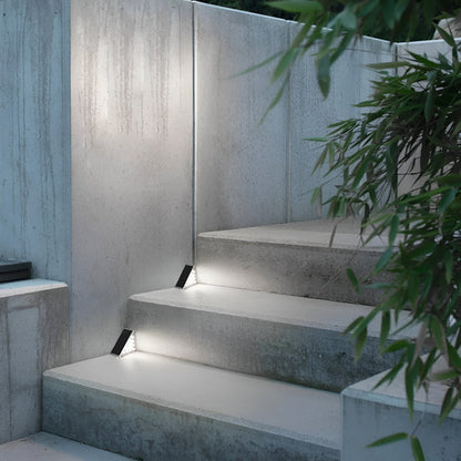 TriGlow Light - Triangulär Solenergi LED Stegbelysning för Utomhusbruk