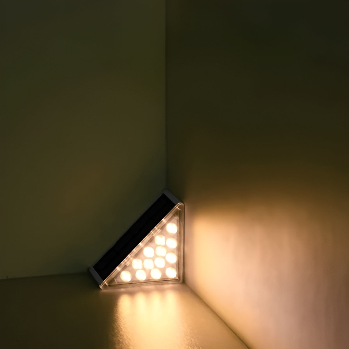 TriGlow Light - Triangulär Solenergi LED Stegbelysning för Utomhusbruk