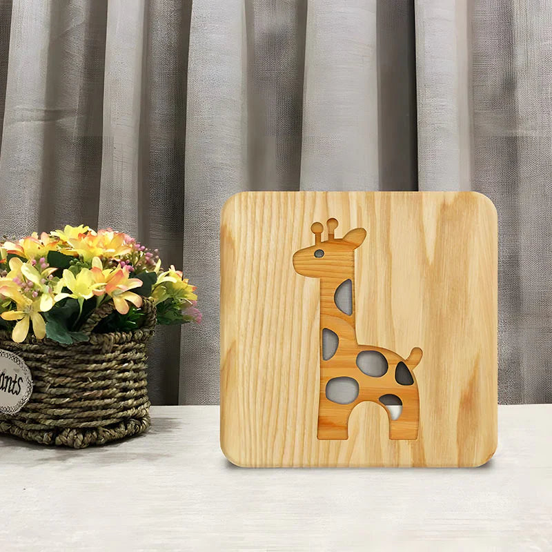 Barns nattbordslampa i trä – Varmt ljus för lugna nätter