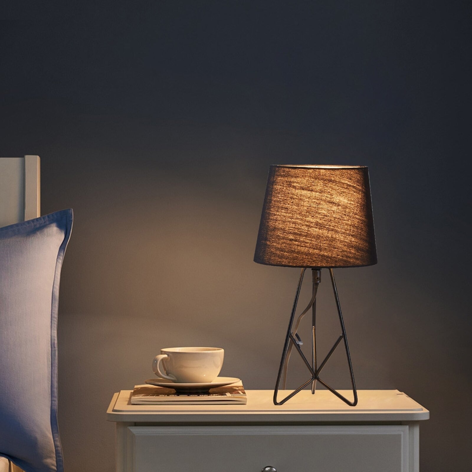 Industriell Sänglampa med Färgglada Pärlor och Mjuk Belysning