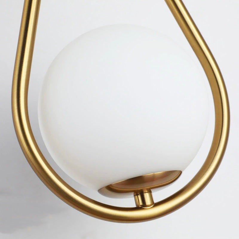 Guldfärgad metallkula väggsänglampa med USB-laddningsfunktion