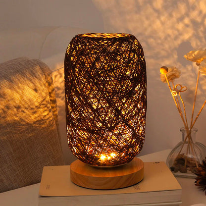 Rattan och trä sänglamp med modern bokdesign