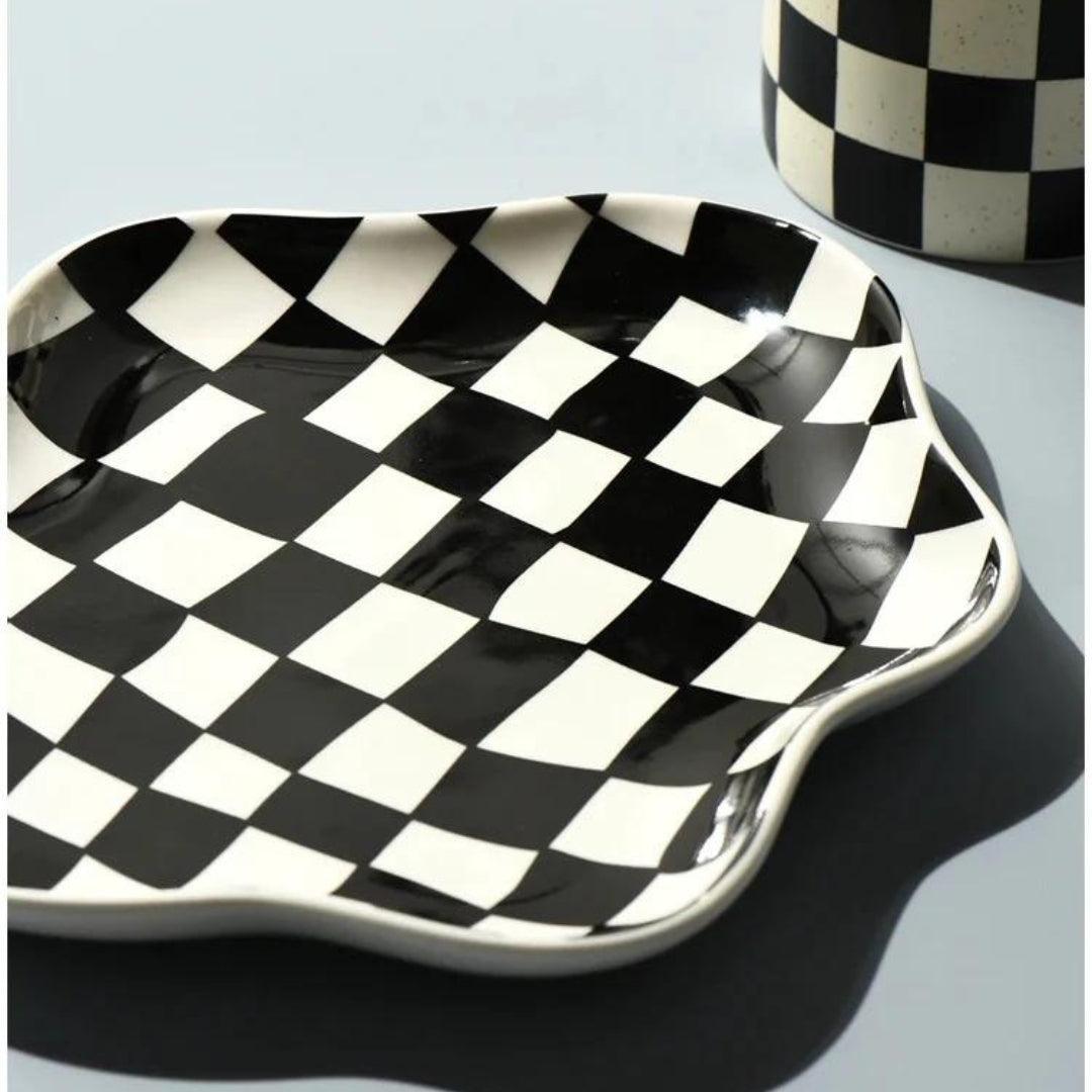 NinonCloud – Rutigt skål i form av ett moln med en lekfull form och iögonfallande stil